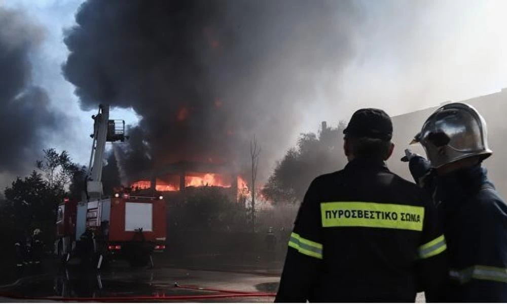 Φωτιά στη Μεταμόρφωση: Άκρως τοξικός ο καπνός – Προσοχή στην πλύση λαχανικών